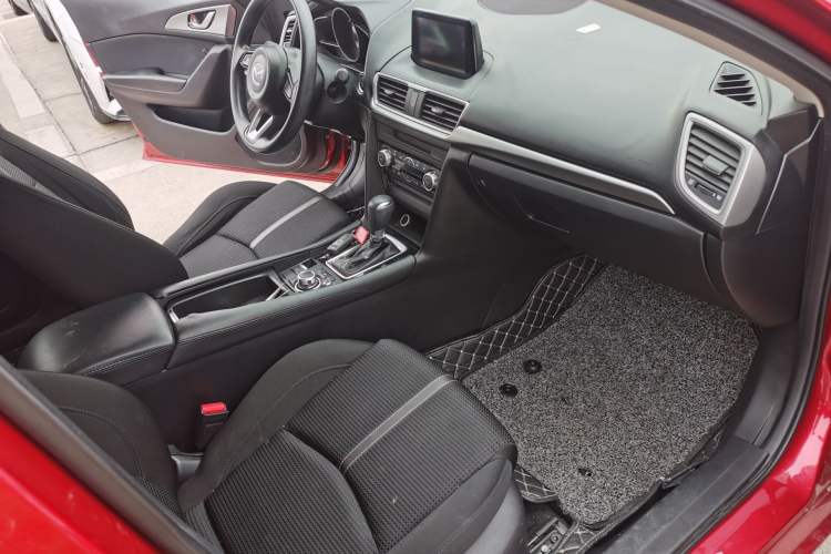 Used Mazda Mazda 3 Axela 2017 Hatchback 1.5L Automatic Luxury Model Emission Standard China V
