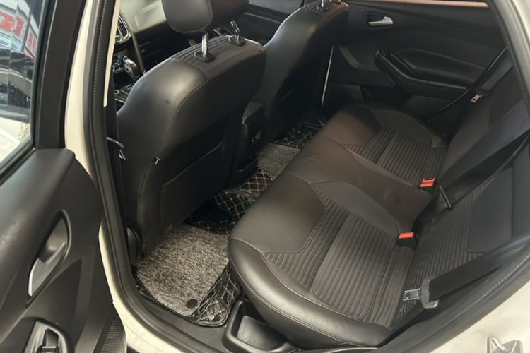 Used Ford Focus 2015 Hatchback 1.6L Automatic Fashion Edition
