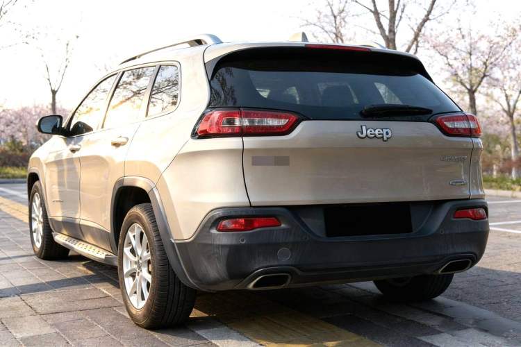 Used  Cherokee 2016 2.4L Leading Edition
