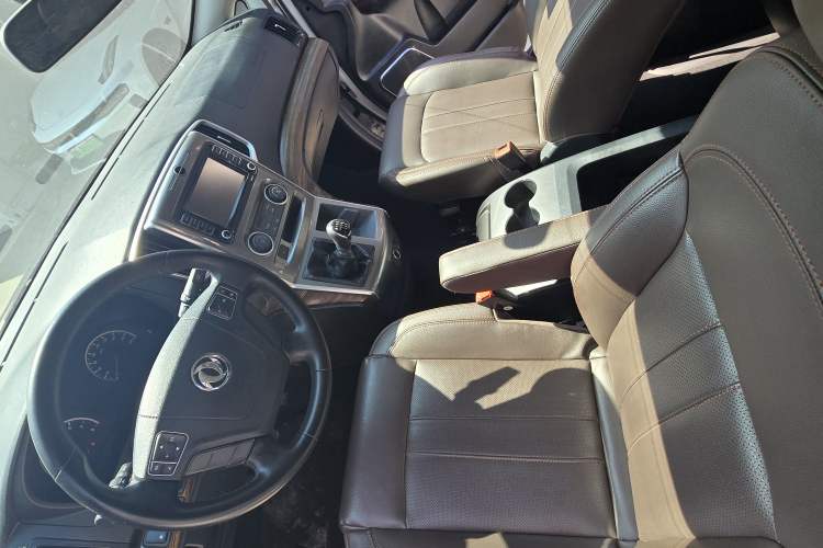 Used FORTHING Lingzhi PLUS 2021 2.0L Manual Luxury 9-Seater
