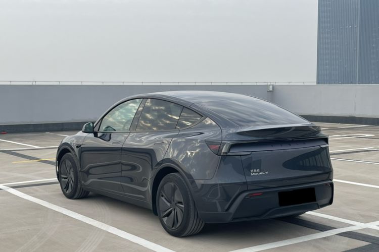 Used Tesla Model Y 2025 Long-Range All-Wheel-Drive Version
