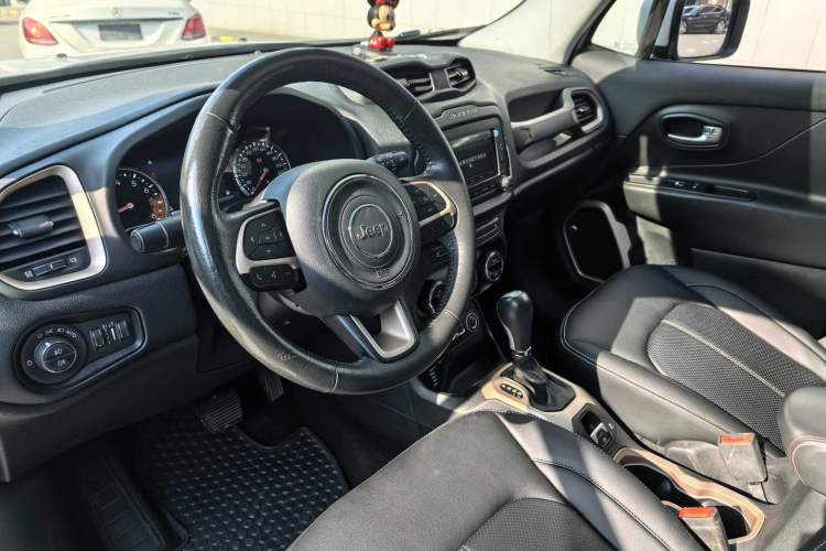 Used  Renegade 2016 2.0L Automatic Four-Wheel Drive 75th Anniversary Tribute Edition