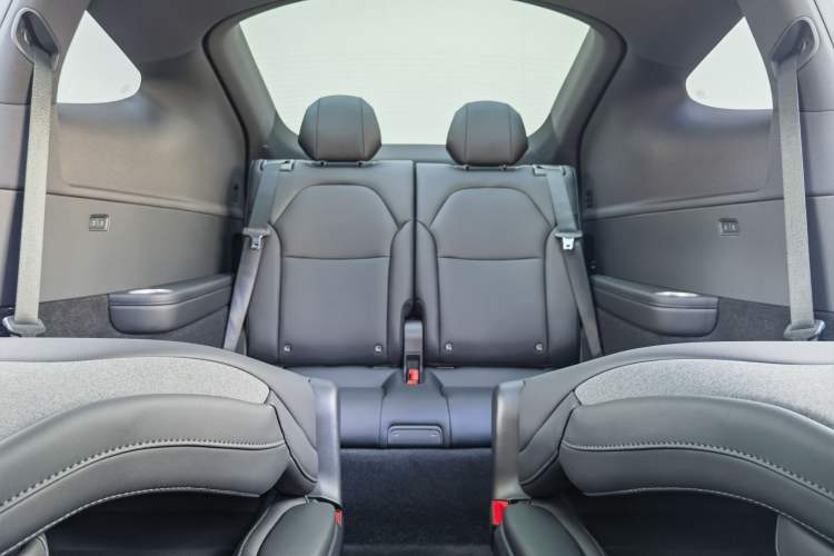 Used Tesla Model Y L 2025 Long-Range All-Wheel-Drive Version
