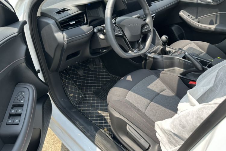 Used Roewe i5 2023 1.5L Manual Comfort Edition
