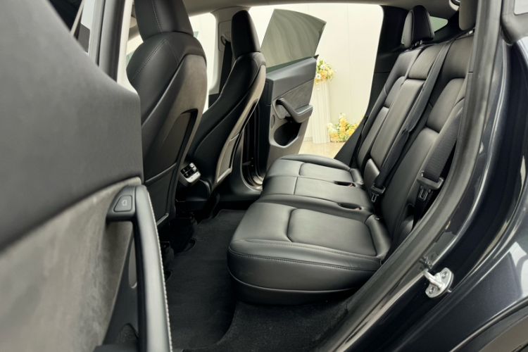 Used Tesla Model Y 2024 Rear-Wheel-Drive Version
