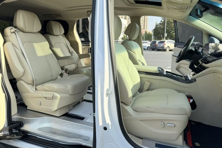 Used Buick GL8 2023 ES Lu Zun Deluxe Model
