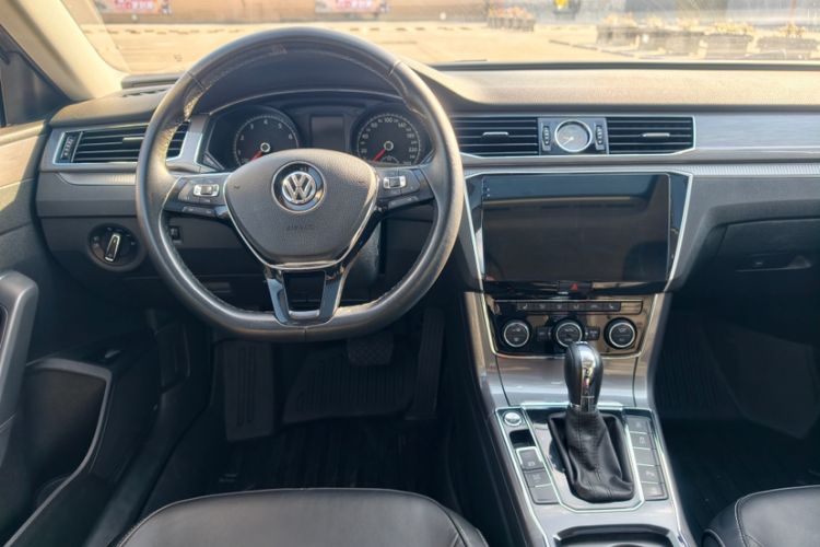 Used Volkswagen Passat 2017 280TSI DSG Luxury Edition
