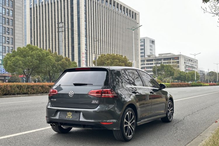 Used Volkswagen Golf 2016 1.4TSI Automatic R-Line
