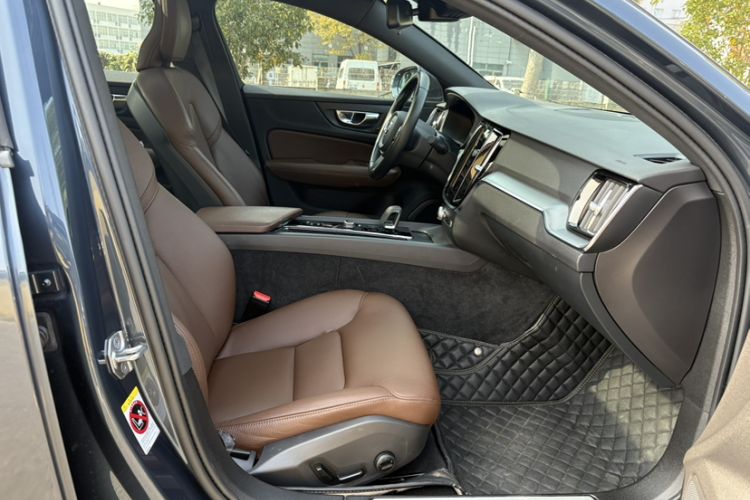 Used Volvo S60 2022 B4 Zhiyi Luxury Edition
