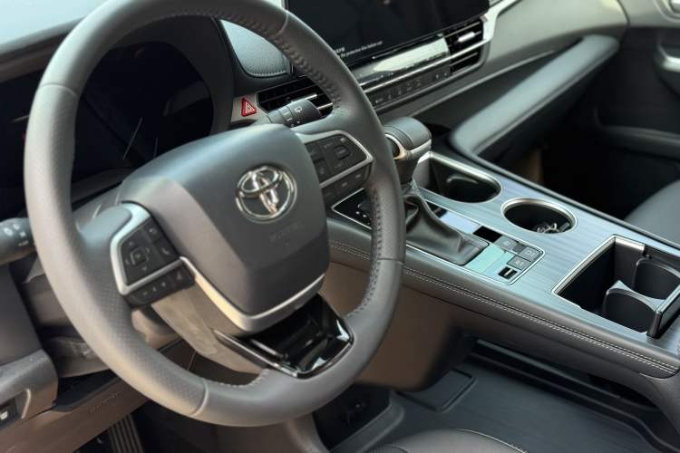 Used Toyota Sienna 2024 2.5L Hybrid Four-Wheel Drive Prestige Edition
