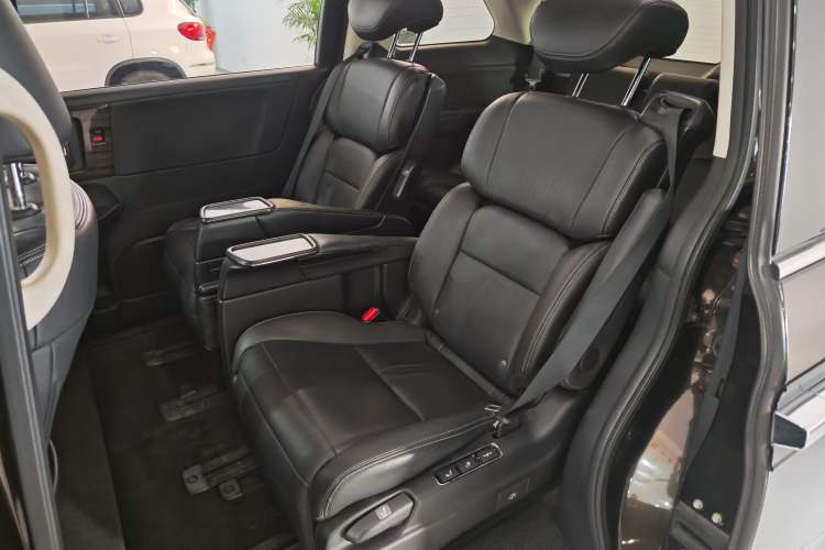 Used Honda Elysion 2016 2.4L Luxury Edition
