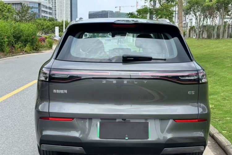 Used  E5 2024 530km Starship Edition
