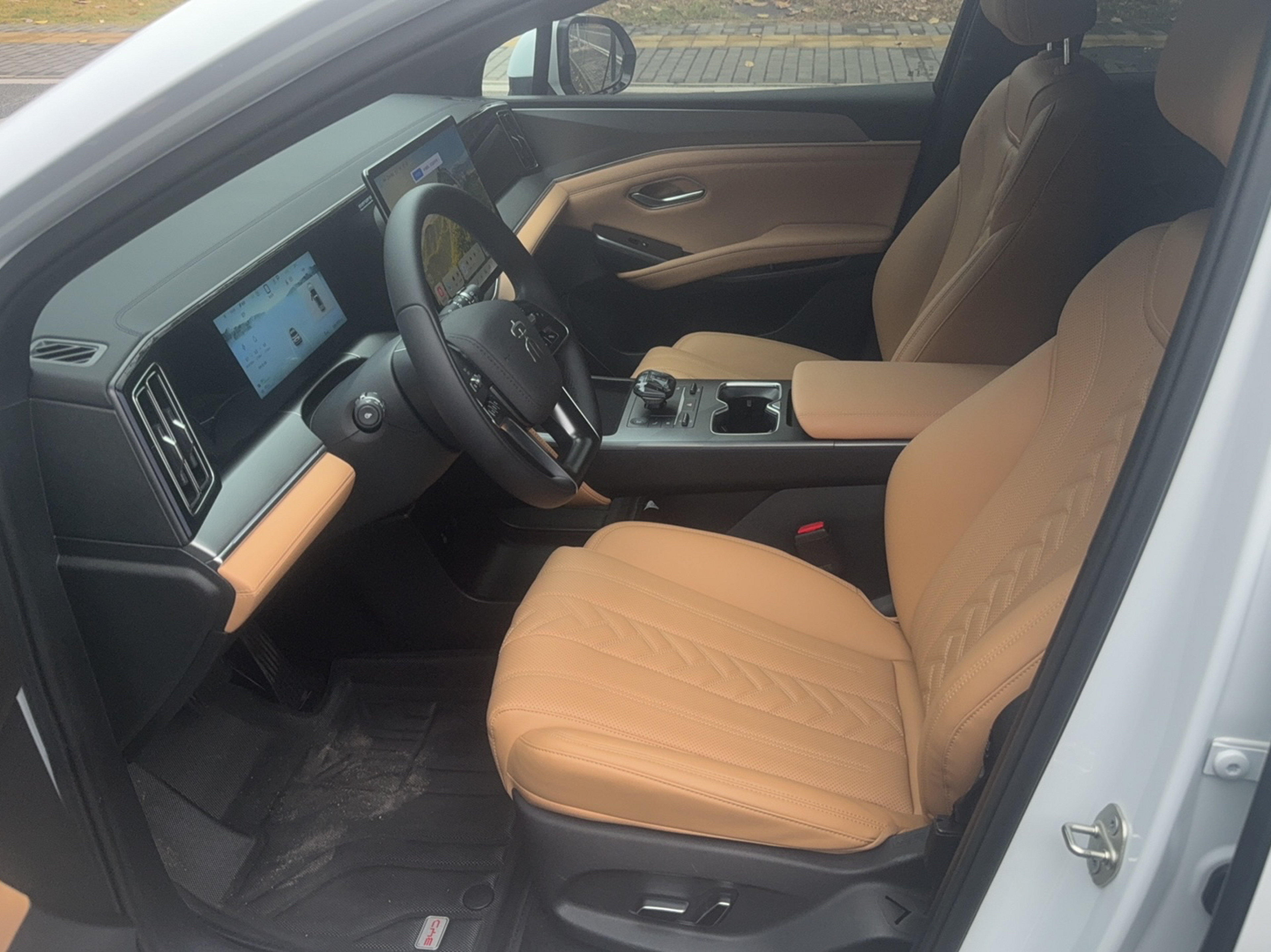 Переднее сиденье в автомобиле