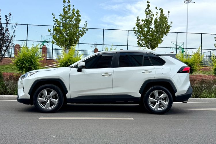 Used Toyota RAV4 2022 2.0L CVT Two-Wheel Drive Fashion Plus Edition
