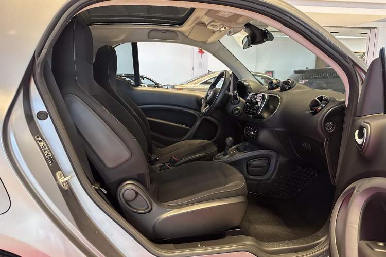 Used  fortwo 2015 1.0L 52 kW Hardtop Passion Edition
