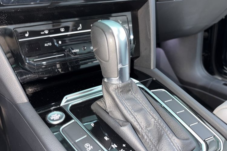 Used Volkswagen Magotan 2023 2 Million Units Limited Edition 330TSI DSG Leading Version
