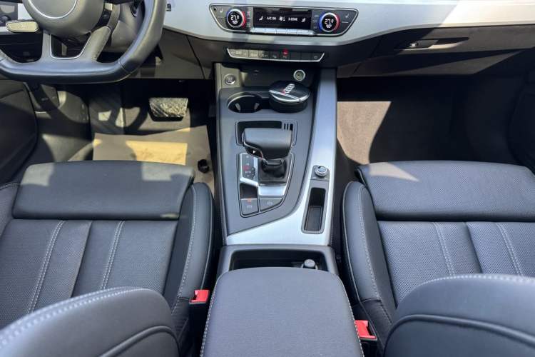 Used Audi A4L 2022 40 TFSI Luxury Dynamic Model