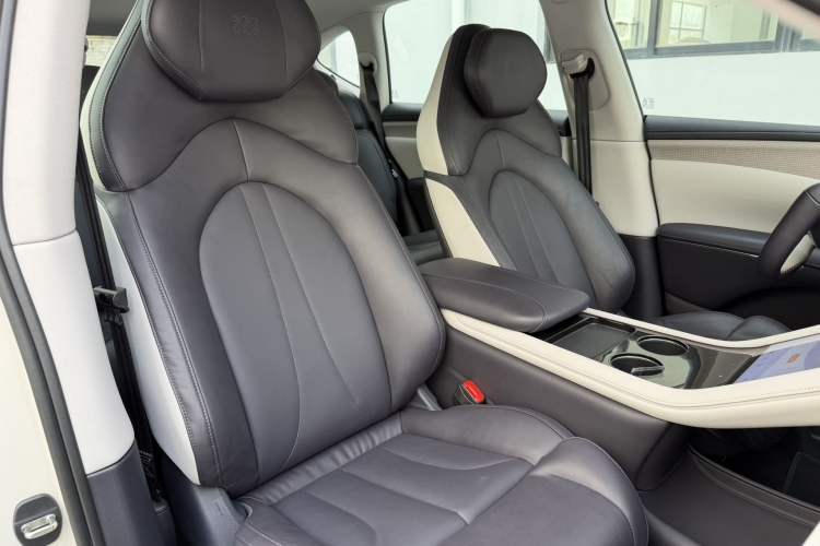 Used  LS7 2023 77 kWh Urban Fit Rear-Wheel Drive
