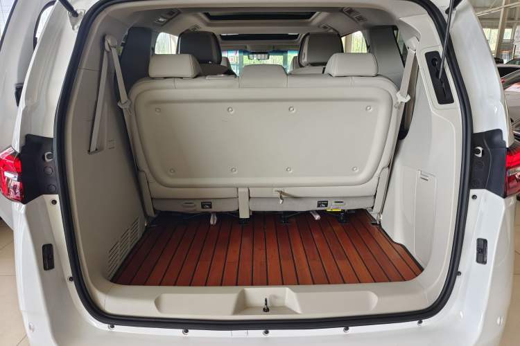 Used Buick GL8 2021 Land Cruiser Executive 652T Premium Model
