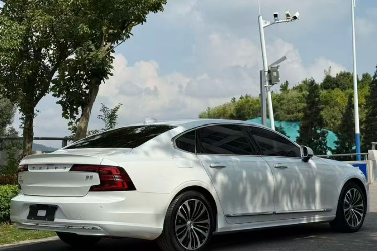 Used Volvo S90 2023 B5 Zhiyi Luxury Edition
