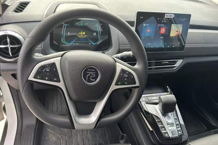 Used BYD Yuan New Energy 2019 EV535 Smart Connect Trendsetting Model
