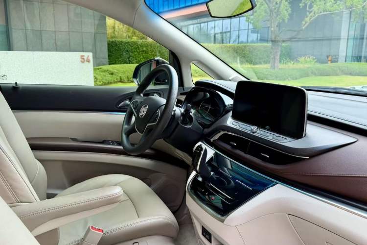 Used Buick GL8 2023 Land Executive Class Comfort Model
