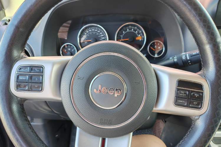 Used  Compass 2014 Revised Version 2.4L Four-Wheel Drive Comfort Edition
