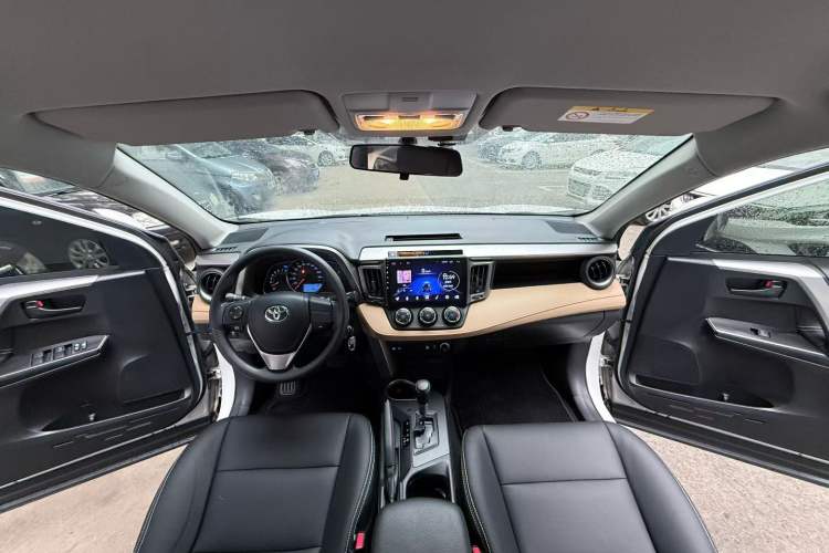 Used Toyota RAV4 2019 2.0L CVT Two-Wheel Drive Urban Edition China VI Standard
