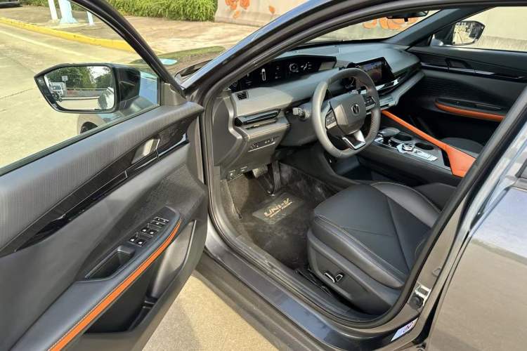 Used Changan UNI-V 2022 1.5T Prestige Version
