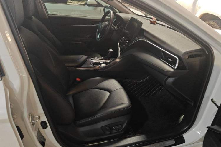 Used Toyota Camry 2021 2.0G Luxury Edition
