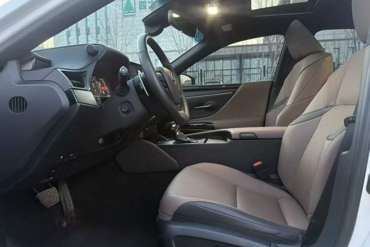 Used Lexus ES 2023 200 Excellence Edition