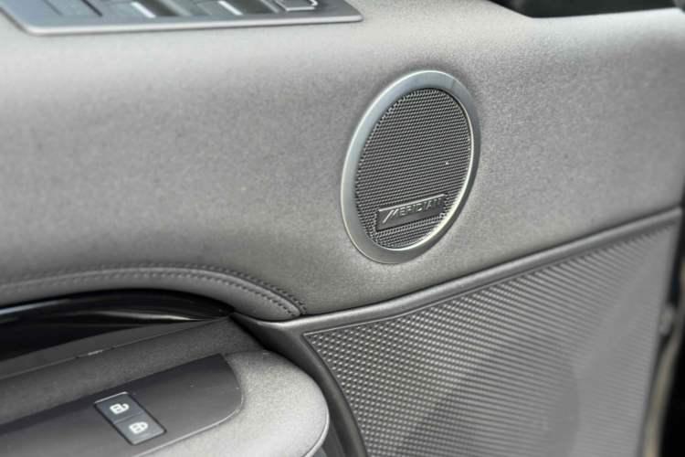 Used Land Rover Discovery 2024 360 PS S