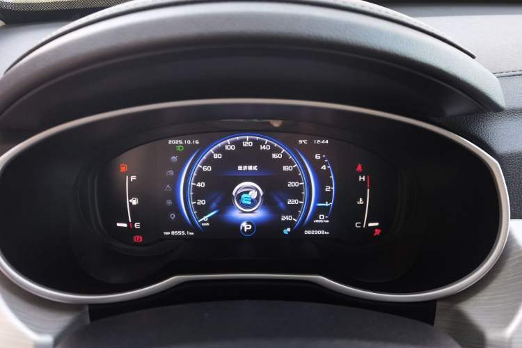 Used Geely Auto Emgrand X7 Sport 2020 1.8TD DCT Two-Wheel Drive Smart Connect 4G-Enabled Version
