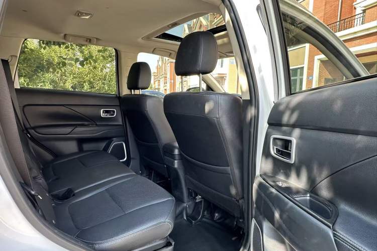 Used Mitsubishi Outlander 2018 2.0L Two-Wheel Drive Glory Edition 5 Seats
