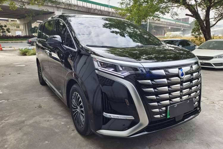 Used Denza D9 2022 DM-i 1040 Prestige Model