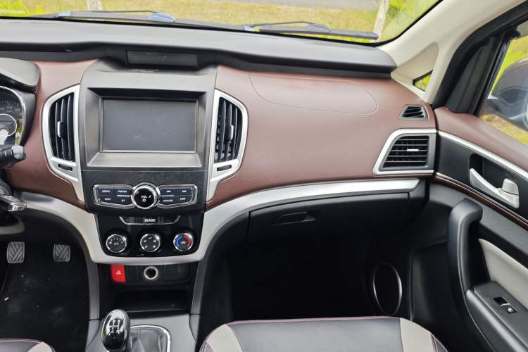 Used HYOSOW H3 2015 1.5L Manual Comfort Model
