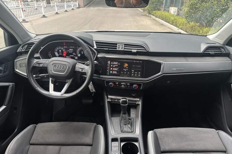 Used Audi Q3 2022 35 TFSI Progressive Dynamic Edition
