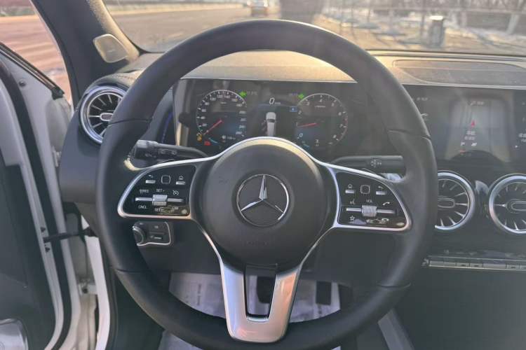 Used Mercedes-Benz GLB 2022 Updated GLB 200 Fashion Edition
