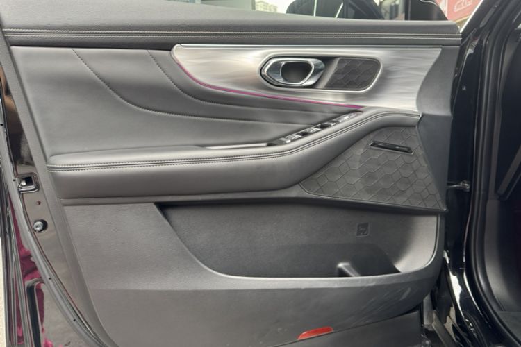 Used GAC Trumpchi GS8 2022 Linghang Series 2.0 TGDI Two-Wheel-Drive Luxury Smart Connectivity Version (7 Seats)