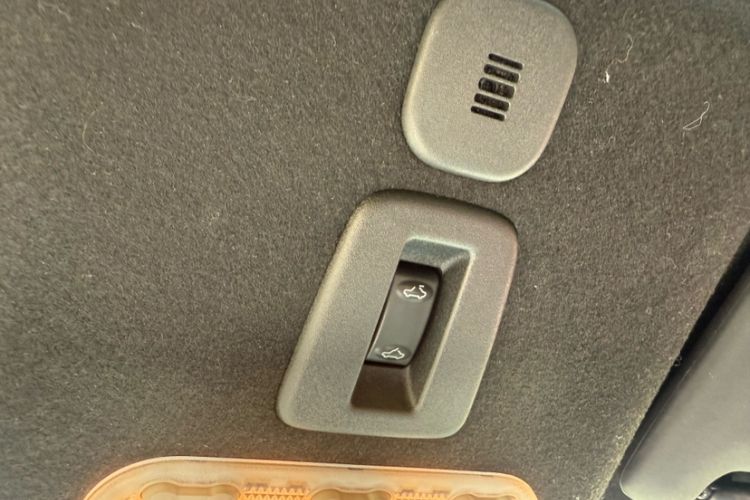 Used Infiniti ESQ 2014 1.6L Spontaneous Edition
