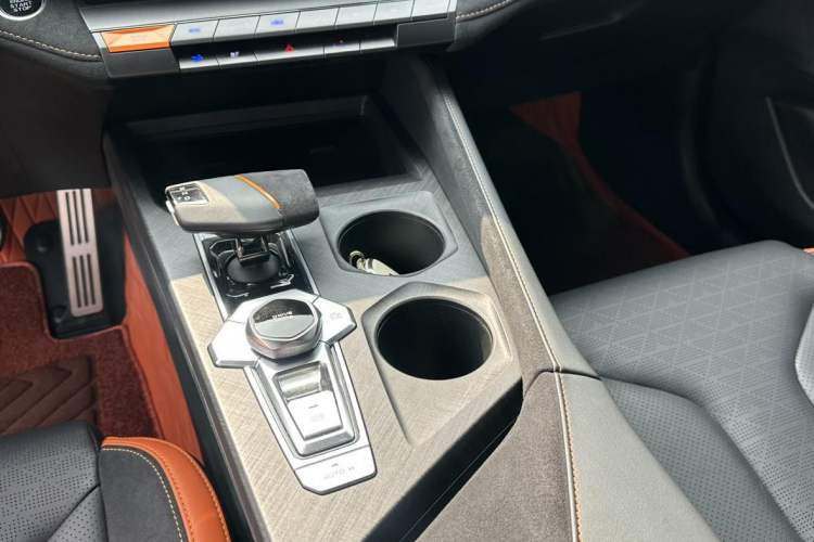 Used Changan UNI-V 2023 2.0T Leading-Speed Edition
