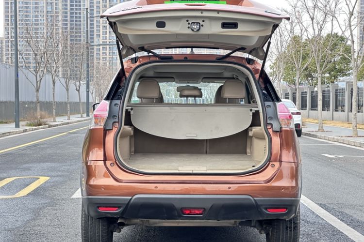 Used Nissan X-Trail 2014 2.5L CVT Leading Edition 4WD
