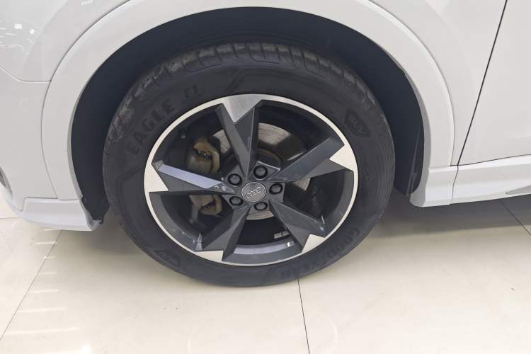 Used Audi Q3 2019 40 TFSI Fashion Dynamic Model
