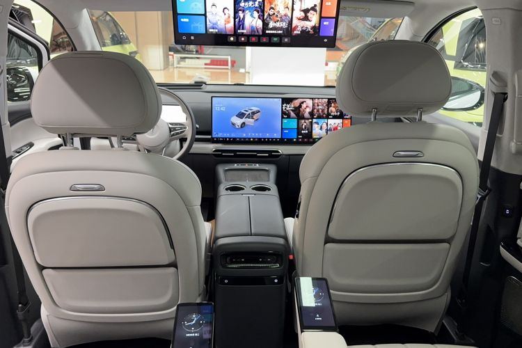 Used VOYAH Dream 2025 PHEV Four-Wheel-Drive Flagship Kunpeng Edition
