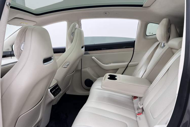 Used Hima Luxeed R7 2024 All-Electric 802 km Max
