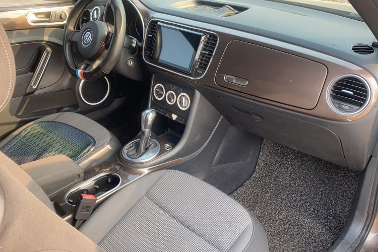 Used Volkswagen Beetle 2015 180TSI model
