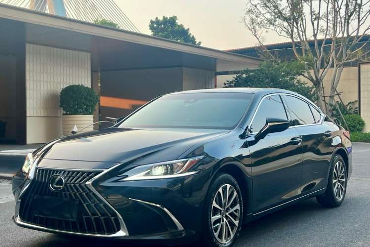 Used Lexus ES 2023 200 Excellence Edition
