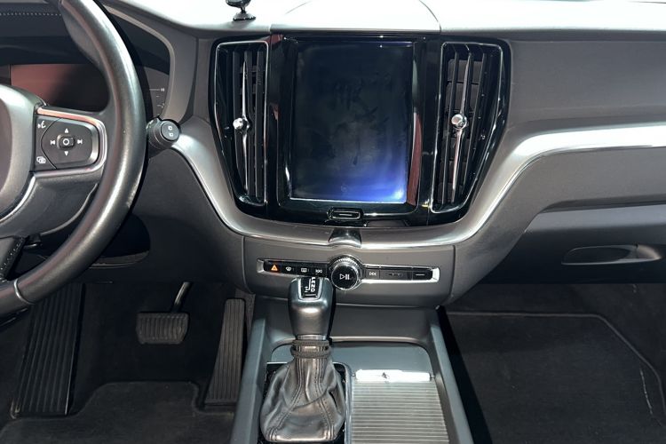 Used Volvo XC60 2019 T5 4x4 Smart Edition China VI Standard