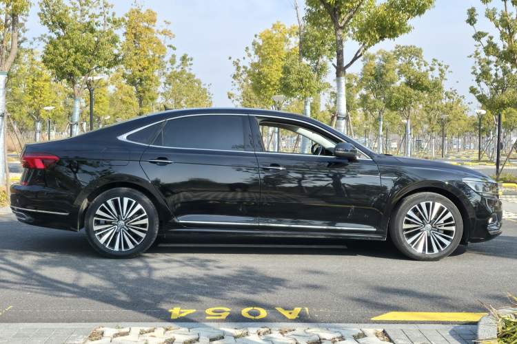 Used Volkswagen Passat 2020 330TSI Luxury Edition China VI
