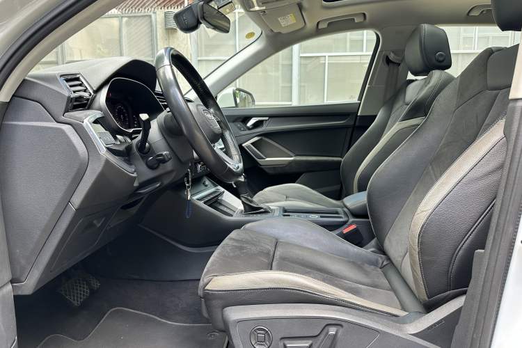 Used Audi Q3 2021 35 TFSI Progressive Dynamic Edition
